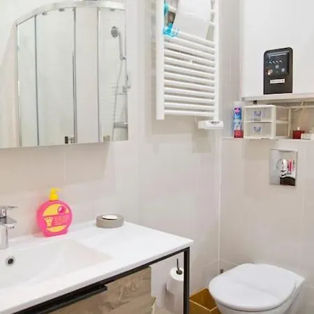 Charming Rue Des Rosiers Apartment *
